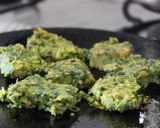 A picture of step 6 of Spinach-coriander fritters.