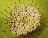 Foto del paso 1 de la receta: Quinoa con alubias blancas, brócoli y alcachofas