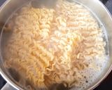 Foto del paso 2 de la receta Noodles instantáneos con huevo frito