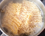Foto del paso 2 de la receta: Noodles instantáneos con huevo frito
