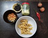 A picture of step 1 of Fried Preserved Radish with chilli blackbeans dried shrimp.