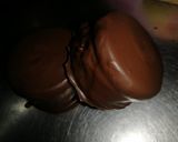 Foto del paso 5 de la receta: Alfajores bañados de chocolate