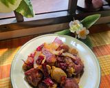 Gambar langkah 4 resipi Ayam & cendawan butang goreng sos tiram.