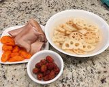 Hình bước làm 1 của món Canh Củ Sen Táo Đỏ