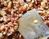 સીંગદાણા ની ચીકી (Peanut Chikki Recipe In Gujarati) રેસીપી સ્ટેપ2ફોટો