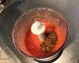 Une image de l'étape 3 de Sauce à la moutarde aigre douce, épices, tomate et romarin.
