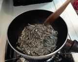 Foto langkah ke 3 dari resep Sambal trasi ikan teri.