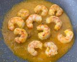 Foto del paso 2 de la receta: Tallarín de langostinos al ají amarillo