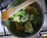 Brokkoli krémleves recept fázis 2 fotója