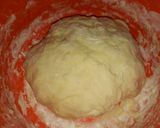 Foto langkah ke 2 dari resep Stuffed Crust Pizza.