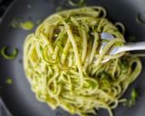 A picture of step 6 of Green Chutney Noodles.