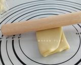 Foto langkah ke 5 dari resep Bolen pisang tanpa korvet kulit bersap rontok.