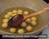 Foto langkah ke 6 dari resep Bola-Bola Ubi Kopong.