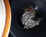 Foto langkah ke 2 dari resep Tumis Jamur Kancing.