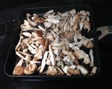 Foto del paso 3 de la receta Lomo de trucha asalmonada con surtido de setas a la plancha