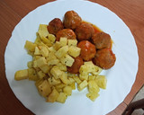 Foto del paso 4 de la receta: Albóndigas de pollo y pavo con papas fritas y salsa