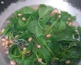 Foto langkah ke 2 dari resep Bening bayam kacang tanah.