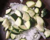 Foto del passaggio 3 della ricetta Risotto con zucchine, piselli e zafferano 🥒🫛💛