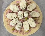 Foto del paso 5 de la receta: Pizza de jamón cocido con mozzarella y pistacho