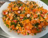 Une image de l'étape 16 de Salade multicolore de riz blanc, carottes, petits pois, tomate, radis et persil.