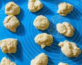 Foto langkah ke 5 dari resep 320. Roti Kasur Isi Selai Coklat (Tanpa Mixer).