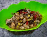 Foto langkah ke 8 dari resep Tumis Cumi asin jagung pedas.