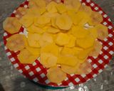 Foto del passaggio 2 della ricetta Pollo con le patate fritte e croccanti 😋