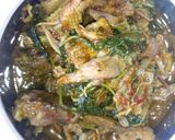 A picture of step 4 of Chicken pepper soup with spinach.