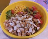 Foto del passaggio 4 della ricetta Insalata estiva di pollo