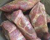 Foto del paso 1 de la receta: Costillas de Cerdo Deshuesadas al Champagne