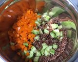 Une image de l'étape 6 de Salade de riz rouge au concombre, poivron orange et tomates Tiverta.