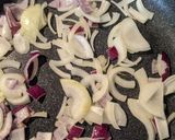 Foto del paso 4 de la receta: Tostadas de tinga de jamaica