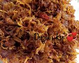 A picture of step 2 of Dambun Kaza(Chicken flakes).