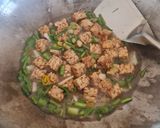 Foto langkah ke 4 dari resep Oseng Tempe Daun Lempuyang / Lireh.