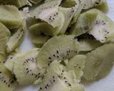 A picture of step 1 of Kiwi Smoothie Bowl.