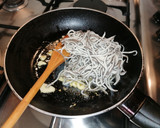 Foto del paso 1 de la receta: Angulas al ajillo