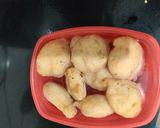 A picture of step 6 of Dahi Vada/bhalla.
