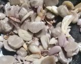 Foto langkah ke 3 dari resep Tumis Ceplok Bakso Sawi.