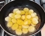 A picture of step 3 of Fried Aloo Baingan.