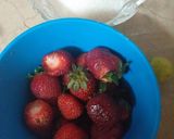 A picture of step 1 of Strawberry drink.