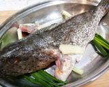 A picture of step 2 of Steamed Grouper Restaurant Style.