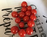 Une image de l'étape 8 de Salade surprise de pommes de terre aux tomates cerises, petits oignons blancs et lomo fumé.
