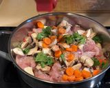 Foto del paso 3 de la receta Pavo estofado con champiñones