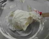 Foto del paso 6 de la receta: Vasitos de fresas con crema de queso