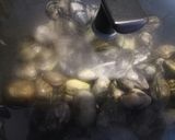 A picture of step 2 of Zuppa alle vongole - clam soup.
