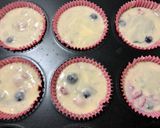 A picture of step 5 of Berry Muffins / Raspberry Blueberry.