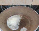 A picture of step 2 of Boiled egg fry.