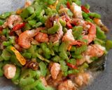 Foto langkah ke 3 dari resep Tumis pare udang.