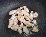 รูปขั้นตอนการทำที่ 2 ของ ผัดกะหล่ำปลีใส่เนื้อไก่กริล