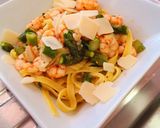 Foto del paso 3 de la receta: Tagliatelle con gambas y espárragos